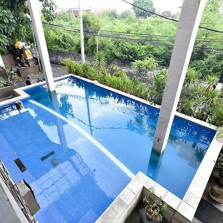 RedDoorz Plus @ Raya Legian Buitenkant foto