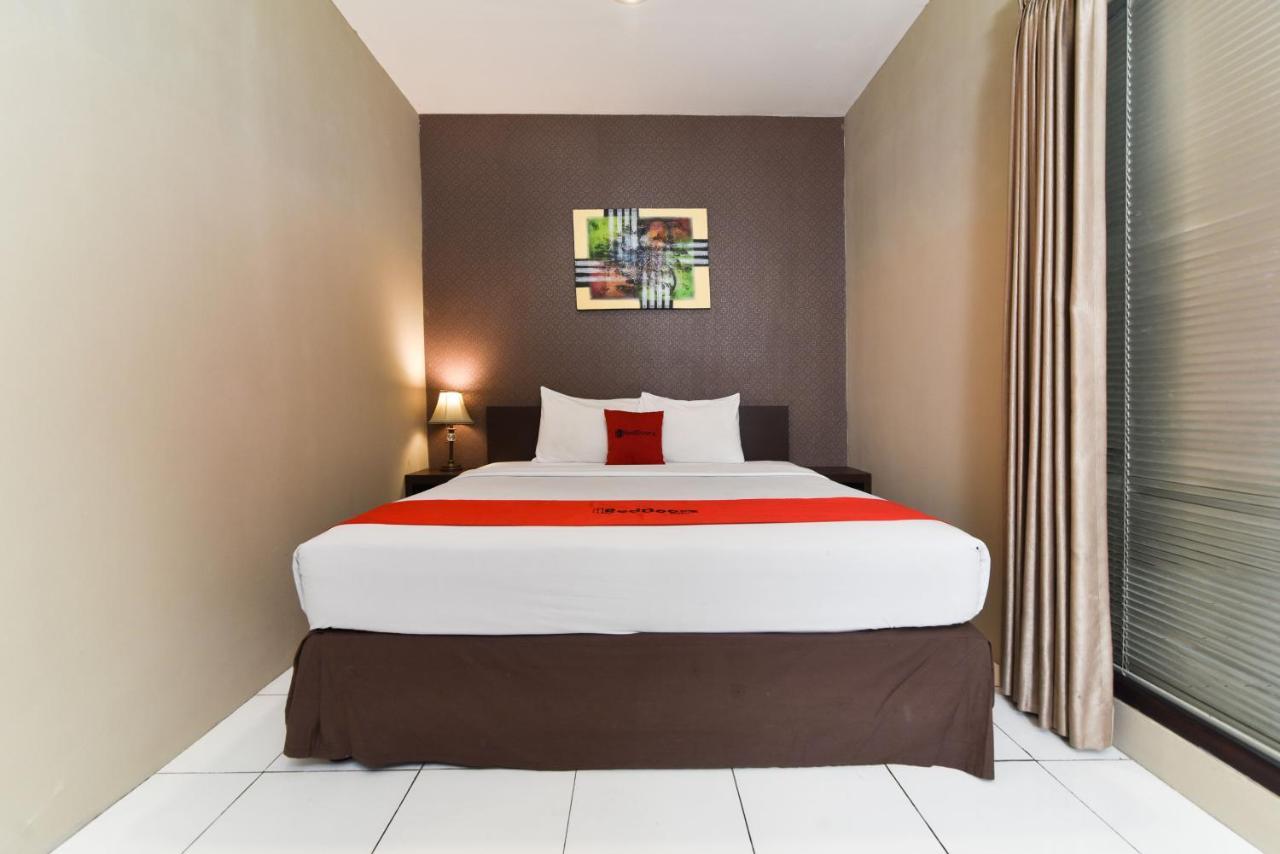 RedDoorz Plus @ Raya Legian Buitenkant foto