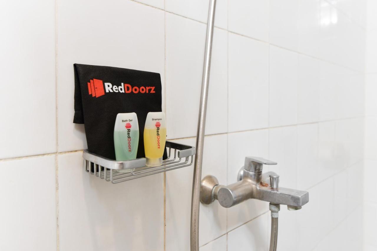RedDoorz Plus @ Raya Legian Buitenkant foto