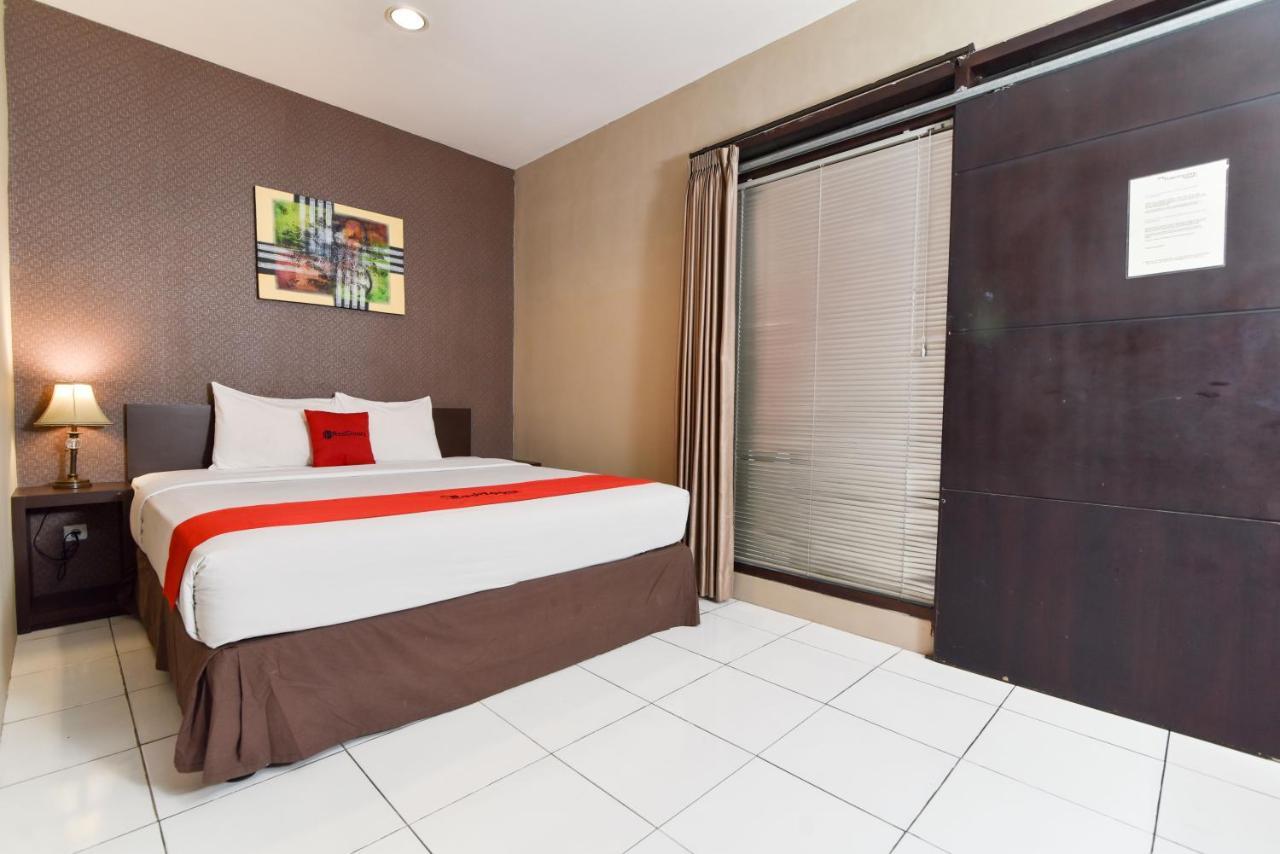 RedDoorz Plus @ Raya Legian Buitenkant foto
