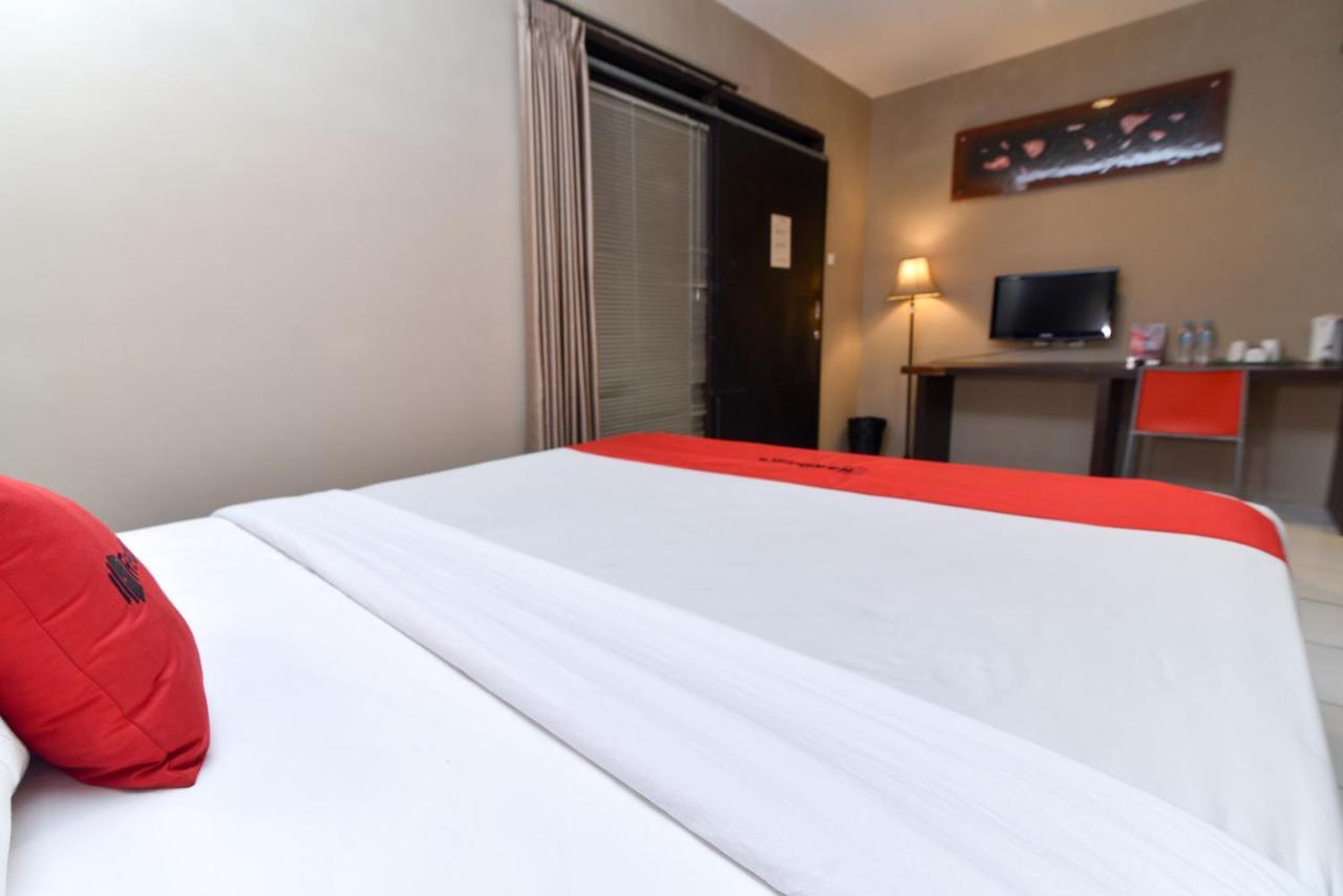 RedDoorz Plus @ Raya Legian Buitenkant foto