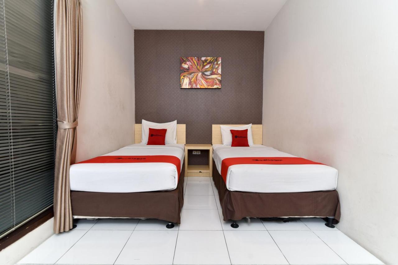 RedDoorz Plus @ Raya Legian Buitenkant foto