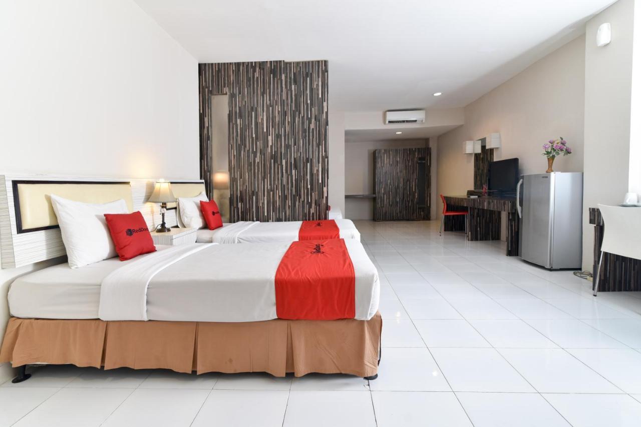 RedDoorz Plus @ Raya Legian Buitenkant foto