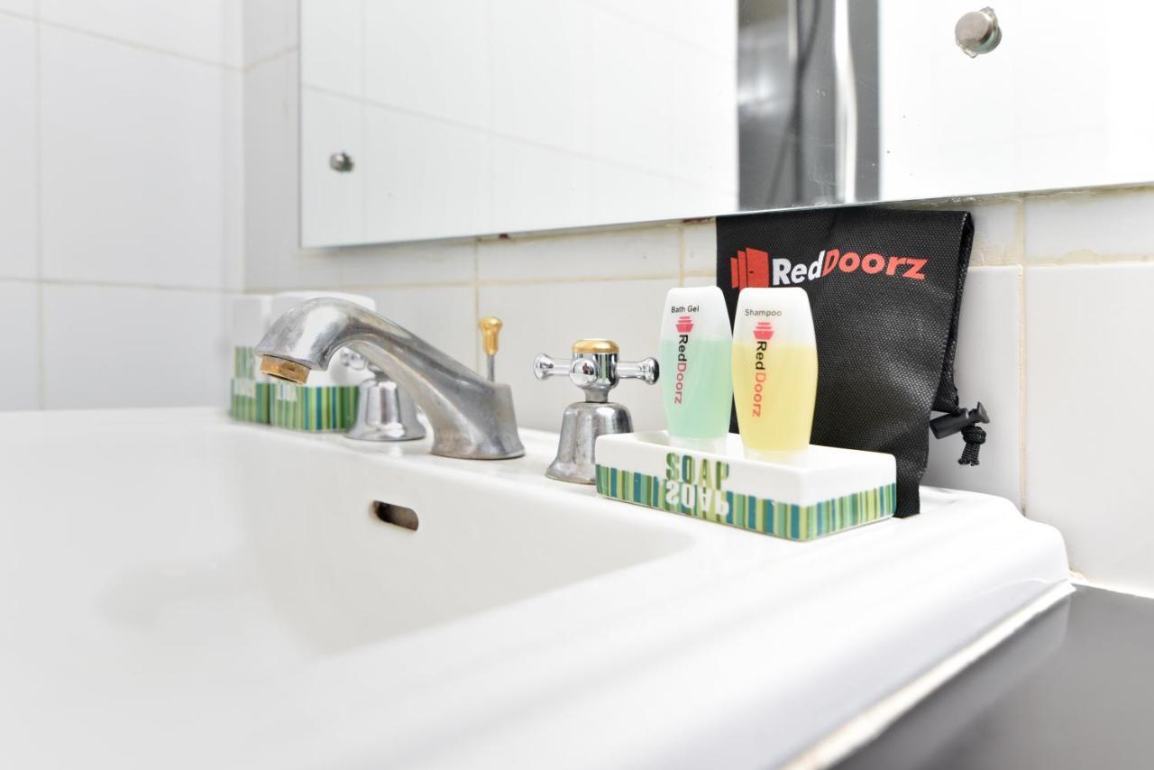 RedDoorz Plus @ Raya Legian Buitenkant foto