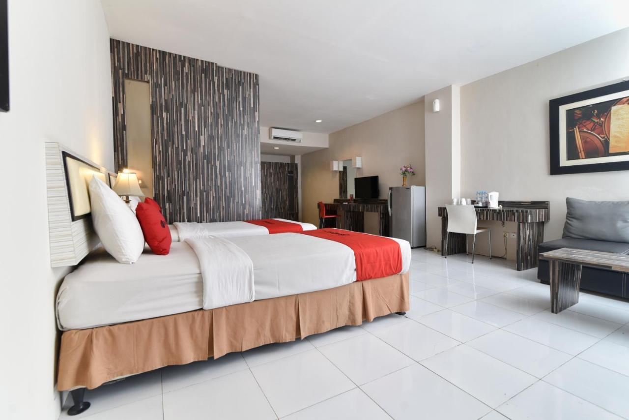 RedDoorz Plus @ Raya Legian Buitenkant foto